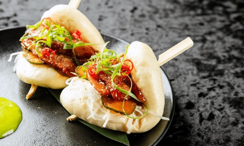 Steamed Bao Bun Plate Classic with tofu fill